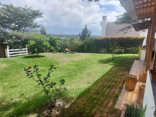 Foto 6 de CASA MODERNA EN VENTA CON ACABADOS DE LUJO, SEGURIDAD PRIVADA EN URBANIZACION PUEMBO