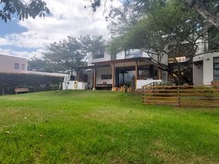 Foto 4 de CASA MODERNA EN VENTA CON ACABADOS DE LUJO, SEGURIDAD PRIVADA EN URBANIZACION PUEMBO