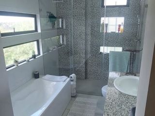 Foto 15 de CASA MODERNA EN VENTA CON ACABADOS DE LUJO, SEGURIDAD PRIVADA EN URBANIZACION PUEMBO