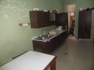 Foto 9 de CASA COMO TERRENO EN URB SAN ANTONIO, MIRAFLORES: FRENTE DE 14 MTS, $ 560,000