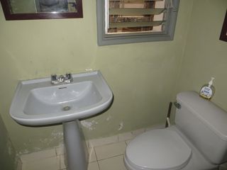 Foto 5 de CASA COMO TERRENO EN URB SAN ANTONIO, MIRAFLORES: FRENTE DE 14 MTS, $ 560,000