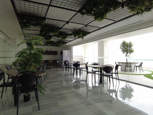 Oficina en venta , Edificio Platinum - vía Samborondon