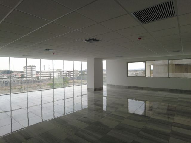 Oficina en venta , Edificio Platinum - vía Samborondon