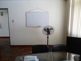 Foto 19 de Céntrica Casa con licencia para oficinas Administrativas en zona financiera.