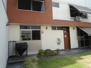 Foto 1 de Céntrica Casa con licencia para oficinas Administrativas en zona financiera.
