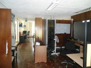 Foto 13 de Céntrica Casa con licencia para oficinas Administrativas en zona financiera.