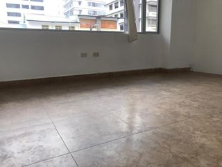Foto 9 de Vendo Local  Comercial en  Avenida  Los Shyris.