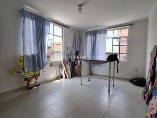 Foto 7 de VENTA CASA  DOS PISOS ESQUINERA CON LOCALES BARRIO ALAMEDA