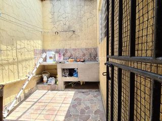 Foto 10 de VENTA CASA  DOS PISOS ESQUINERA CON LOCALES BARRIO ALAMEDA