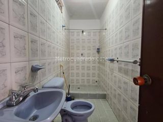Foto 9 de VENTA CASA  DOS PISOS ESQUINERA CON LOCALES BARRIO ALAMEDA