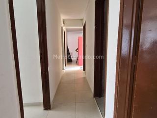 Foto 5 de VENTA CASA  DOS PISOS ESQUINERA CON LOCALES BARRIO ALAMEDA