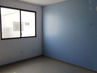 Foto 18 de ALQUILO CASA DE 3 HABITACIONES AMPLIA EN NAPOLI