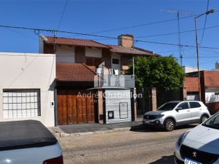Liniers al 200. Hermosa casa en barrio Lezca