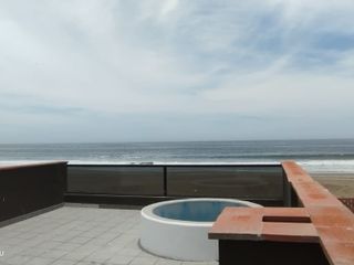 Casa en Alquiler con piscina y  frente a mar