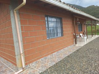 Te vendo esta divina casa finca planita con casa demasiado amplia y excelente terminado, bien barata en Barbosa.