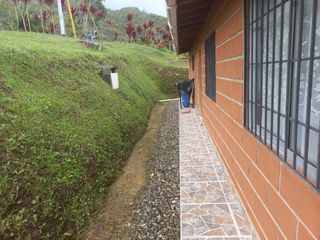 Te vendo esta divina casa finca planita con casa demasiado amplia y excelente terminado, bien barata en Barbosa.