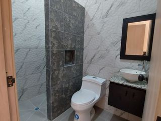 Foto 19 de En Machala De Venta Hermosa Casa de Estreno de 3 Dormitorios, 4 Baños Completos, Garaje para 2 Vehiculos, Estudio