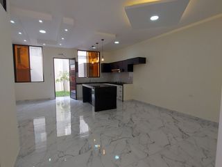 Foto 4 de En Machala De Venta Hermosa Casa de Estreno de 3 Dormitorios, 4 Baños Completos, Garaje para 2 Vehiculos, Estudio