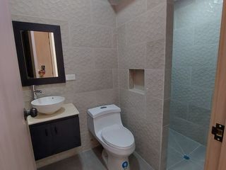 Foto 21 de En Machala De Venta Hermosa Casa de Estreno de 3 Dormitorios, 4 Baños Completos, Garaje para 2 Vehiculos, Estudio