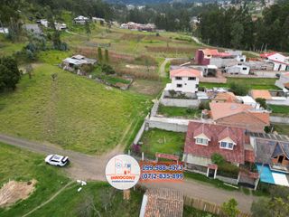 Casa con amplia área verde de venta, Sector El Rosal/ Orquideas, C1210