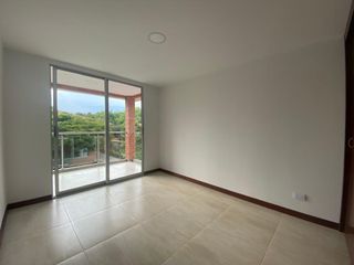 se vende casa de 5 habitaciones en el castillo grandes espacios excelente estado de conservación techos en garaje y terraza