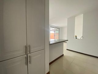 se vende casa de 5 habitaciones en el castillo grandes espacios excelente estado de conservación techos en garaje y terraza