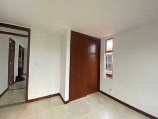 se vende casa de 5 habitaciones en el castillo grandes espacios excelente estado de conservación techos en garaje y terraza