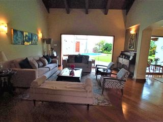 Foto 6 de Venta Linda Casa en Condominio con Piscina y Hermoso Jardin - Sol de La Molina
