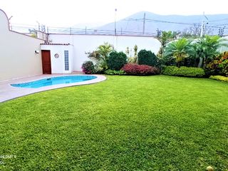 Foto 9 de Venta Linda Casa en Condominio con Piscina y Hermoso Jardin - Sol de La Molina