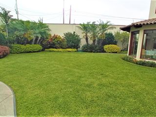 Foto 11 de Venta Linda Casa en Condominio con Piscina y Hermoso Jardin - Sol de La Molina