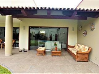 Foto 8 de Venta Linda Casa en Condominio con Piscina y Hermoso Jardin - Sol de La Molina