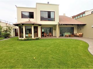 Venta Linda Casa en Condominio con Piscina y Hermoso Jardin - Sol de La Molina