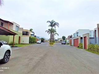 Foto 5 de Venta Linda Casa en Condominio con Piscina y Hermoso Jardin - Sol de La Molina