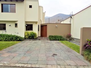 Foto 3 de Venta Linda Casa en Condominio con Piscina y Hermoso Jardin - Sol de La Molina