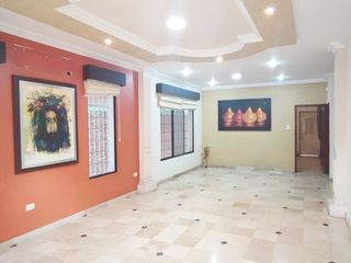 Foto 1 de C248 - Venta Casa en la Garzota Norte de Guayaquil 3 dormitorios