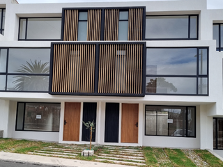 Foto 2 de VENTA DE CASA TRES Y CUATRO DORMITORIOS AMBATO