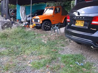 Foto 9 de Te vendo este parqueadero  planito o para hacer apartamentos, ya que tiene el permiso en Cisneros.