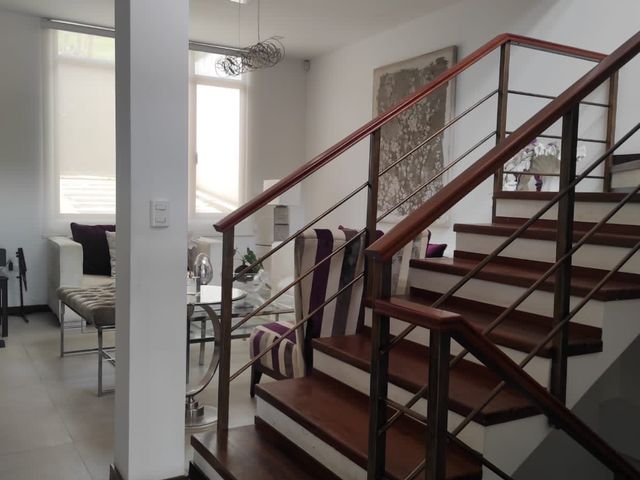 VENDO LINDA  CASA  EN CALLE DEL LLANTEN. CUENCA  $$125.000