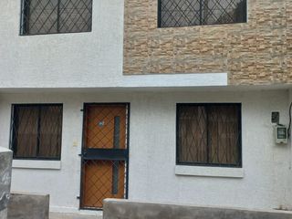 Foto 1 de Vendo casa de 128m2 en Carapungo -Puertas del Sol en las calles las Cumbre y  Galo Plaza Lasso