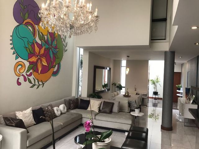 VENDO DOS CASAS EN CONDOMINIO - CERCA A COLEGIO ROOSEVELT – URB. CAMACHO – LA MOLINA
