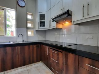 DEPARTAMENTO TOWNHOUSE EN VENTA URB. LA CUMBRE, LOS CEIBOS - A 3 MINUTOS DE LA ESPOL.