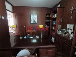 Foto 2 de VENDO CASA DE 2 PISOS + SOTANO Y AZOTEA URB. SAN ANDRES I ETAPA 300.65 M2 ID 1071605