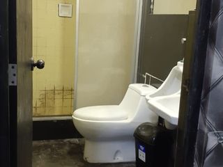 Foto 9 de ALQUILO LOCAL COMERCIAL ZONAL AV MEXICO CDRA 14 380M2  DEPOSITO ALMACEN $.3,500 A TRATAR