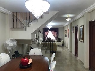 Foto 10 de Casa amoblada de alquiler en la Urbanización Villa Club, 3 dormitorios.