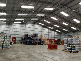 Foto 1 de VENTA EXCELENTE GALPON INDUSTRIAL NORTE DE QUITO, FACILIDAD DE MANEJO DE CONTENEDORES