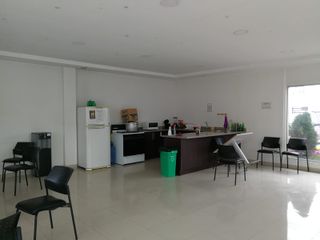 Foto 17 de VENTA EXCELENTE GALPON INDUSTRIAL NORTE DE QUITO, FACILIDAD DE MANEJO DE CONTENEDORES