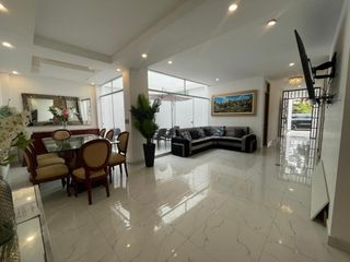 Foto 5 de SE ALQUILA CASA Y 4 MINIDEPAS EN EL MISMO INMUEBLE