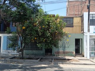 Venta De Casa En Plena Avenida Jose Granda - Zonificacion : R.D.A - San Martin De Porres