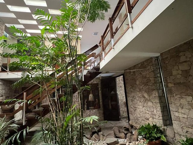 HERMOSA CASA CON FINOS ACABADOS Y EXCELENTE VISTA EN LA MOLINA