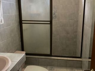 SE VENDE CASA DE 3 PISOS EN EL DEPARTAMENTAL CALI